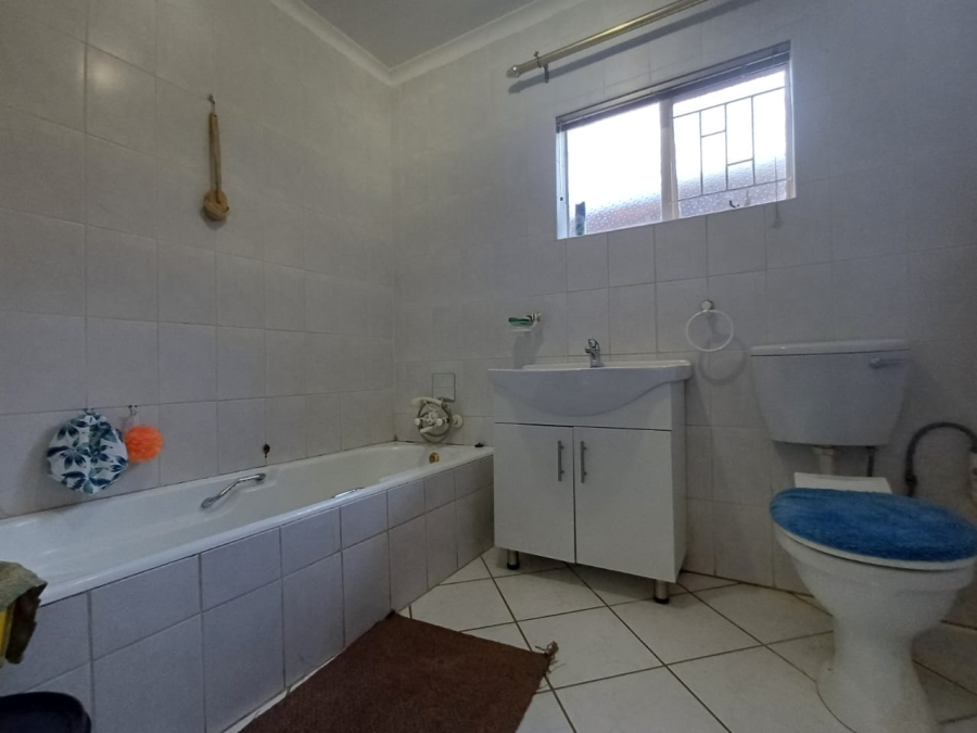 4 Bedroom Property for Sale in Flamwood North West